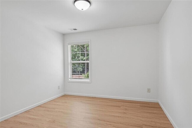 Building Photo - 5811 Kendrix Ridge Dr