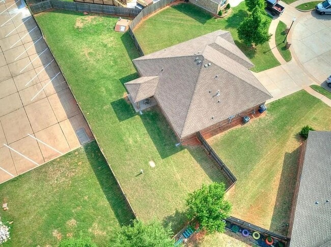 Building Photo - AVAILABLE NOW -  $500 Off First Month | 4-Bed Home in the Heart of Mustang | Storm Shelter & Mode...