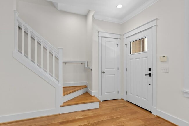 Building Photo - 3Bd/3Ba Seattle Townhouse