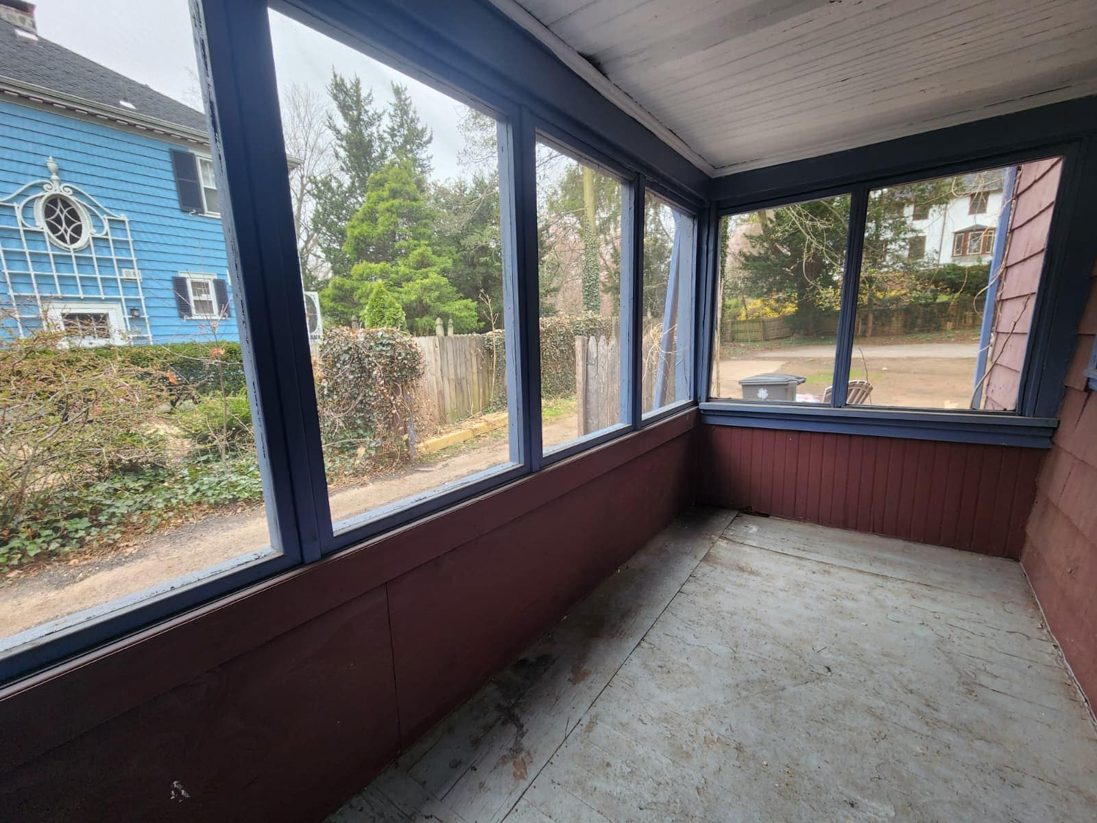 Building Photo - 300 W Elm St