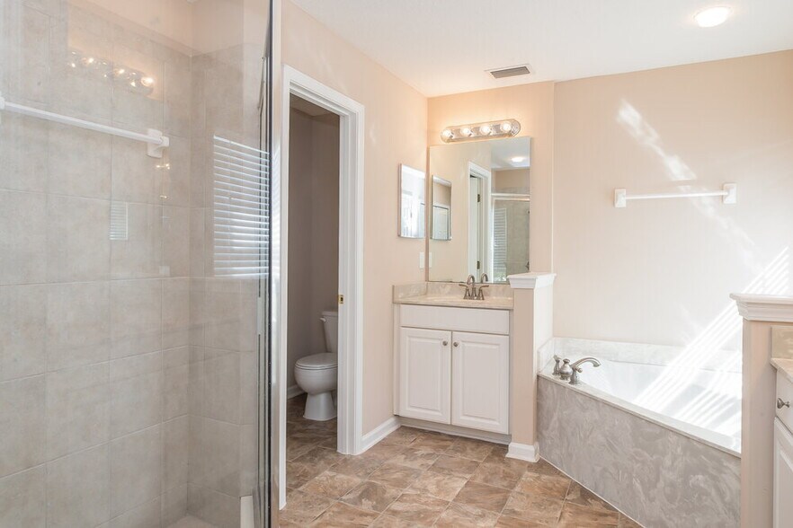 Building Photo - 744 Flowers St