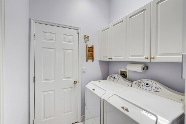 Building Photo - 2500 Castle Pines St