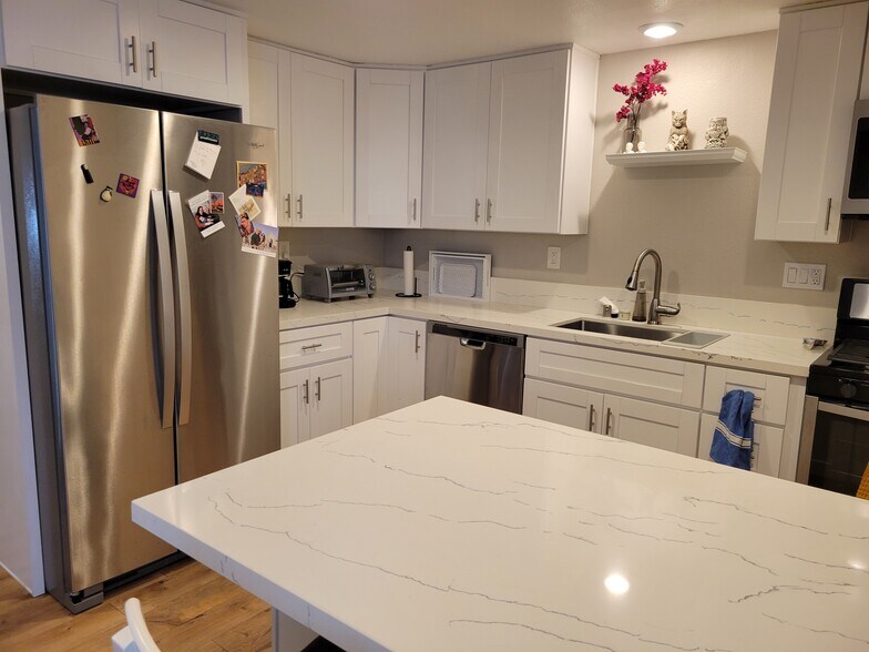 Newly remodeled kitchen with soft glide cabinets, quartz countertops and great storage! - 3673 Cherokee Ave