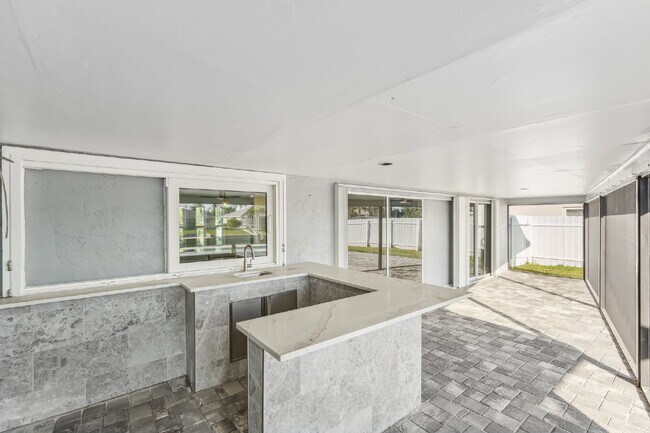 Building Photo - 3701 SE 17th Pl