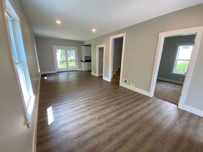 Building Photo - 135 Houseman Ave NE