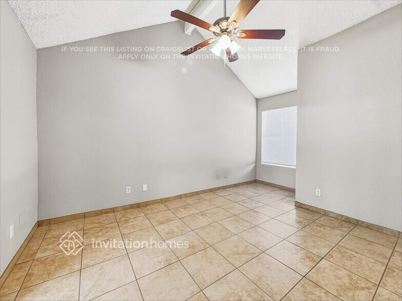 Building Photo - 2142 W Monona Dr