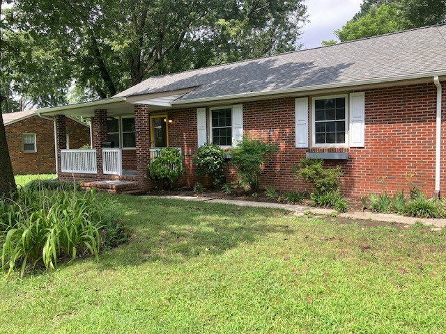 Building Photo - 316 N Ivy Ave