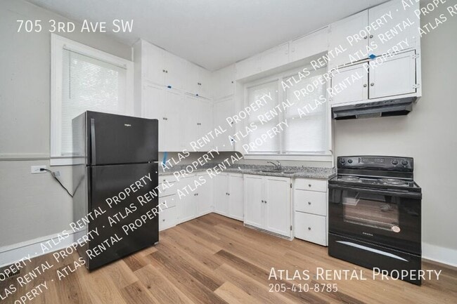 Building Photo - 705 3rd Ave SW