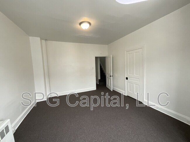 Building Photo - 938 W College Ave