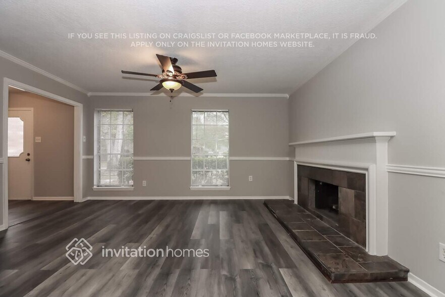 Building Photo - 18023 Holly Forest Dr