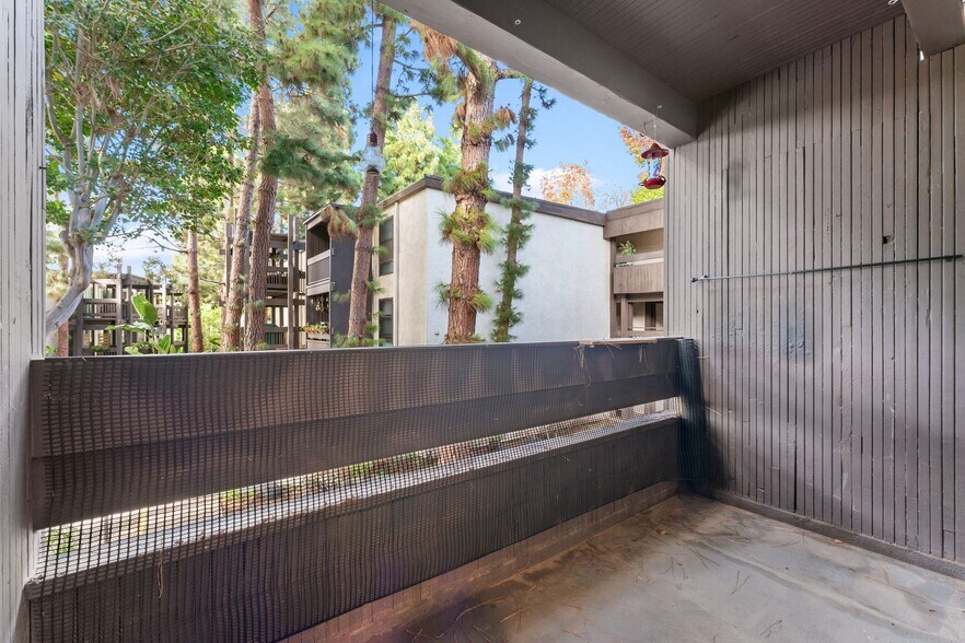 Building Photo - 8650 Gulana Ave