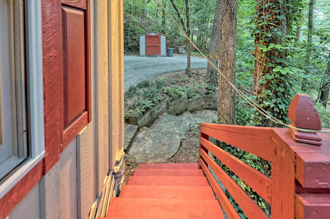 Building Photo - 6180 Crow Creek Rd