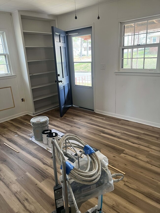 Building Photo - 1403 Goehler Rd SE