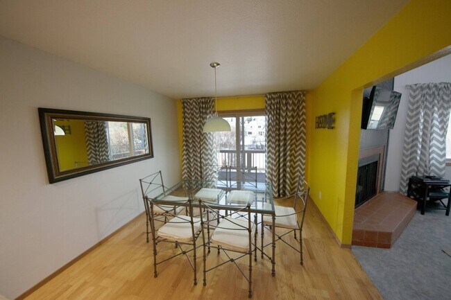 Building Photo - 2370 Canary Ct