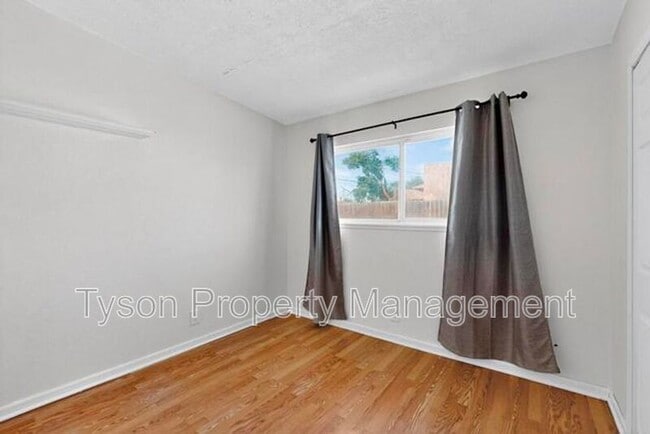 Building Photo - 5932 Avenida La Barranca NW
