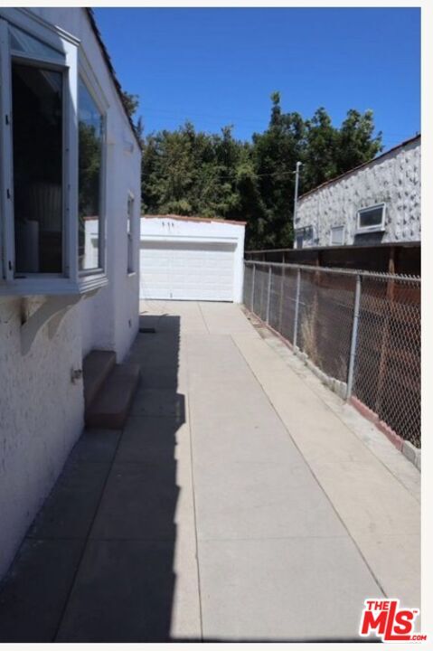 Building Photo - 2038 Malcolm Ave
