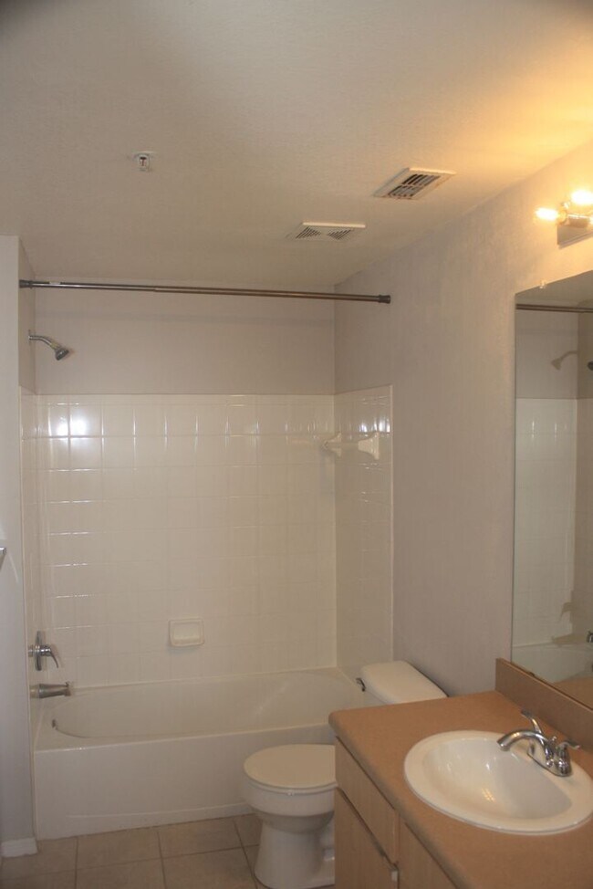 Building Photo - Spacious 2 Bedroom 2 Bath Ocoee Condo