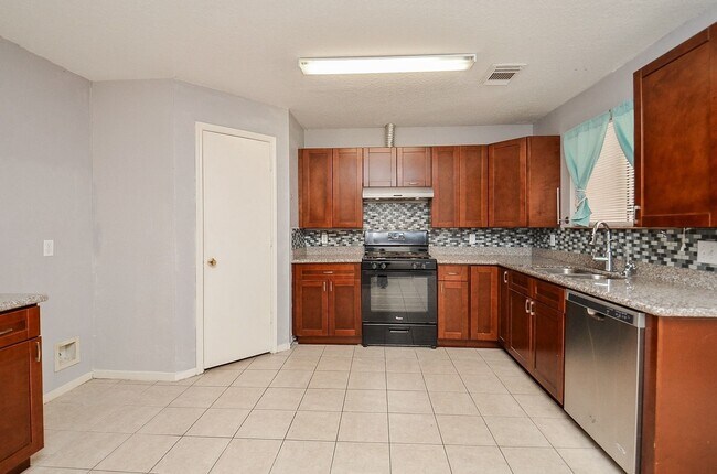 Building Photo - 2115 Bivens Brook Dr