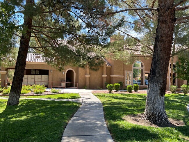 Building Photo - Beautifully Upgraded 2 Br 2 Ba Condo MOVE ...