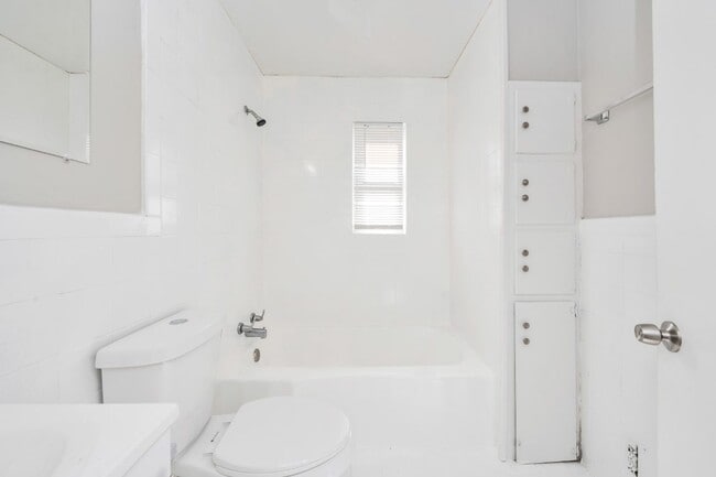 Building Photo - Exciting Opportunity! Charming 3 Bedroom Home in a Prime Location!