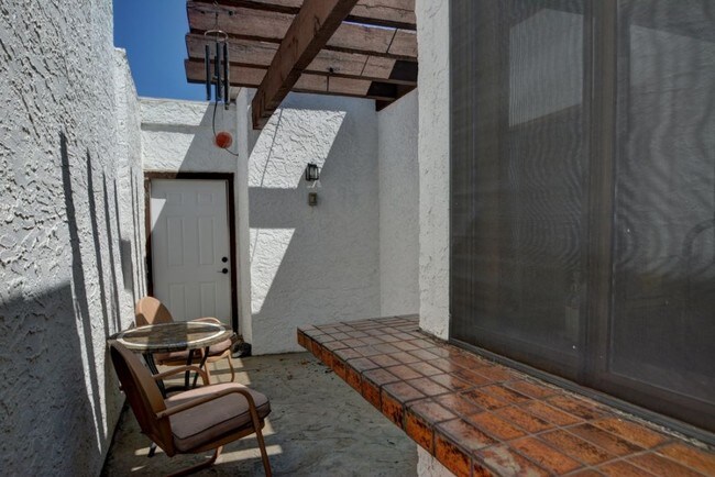 Building Photo - 2629 Calle Del Roble