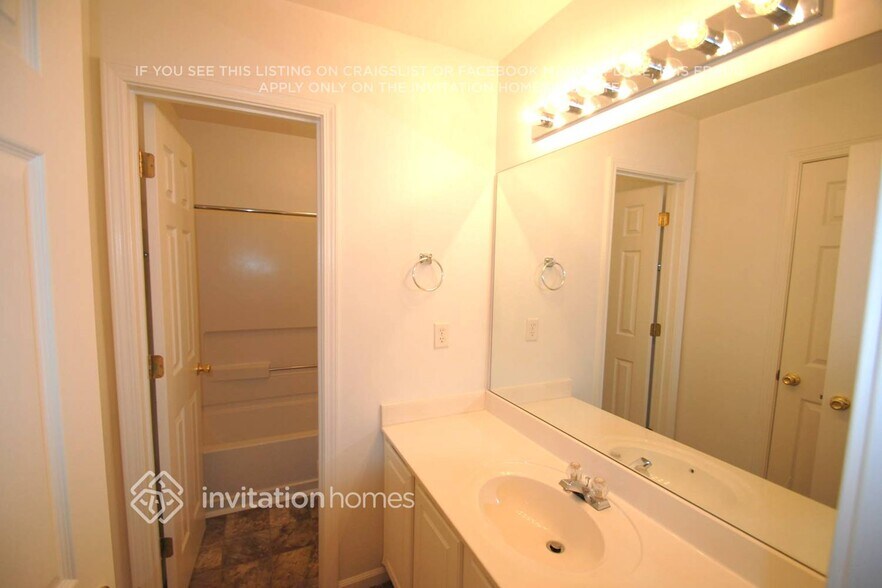 Building Photo - 3740 Cranford Dr SW