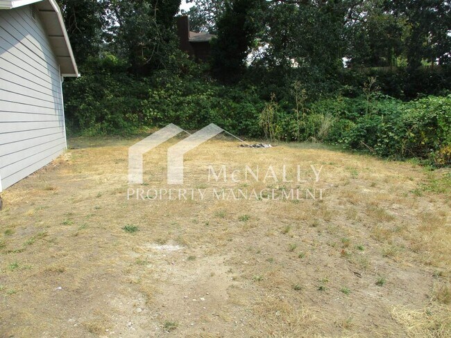 Building Photo - 10617-10617 10th Ave Ct S