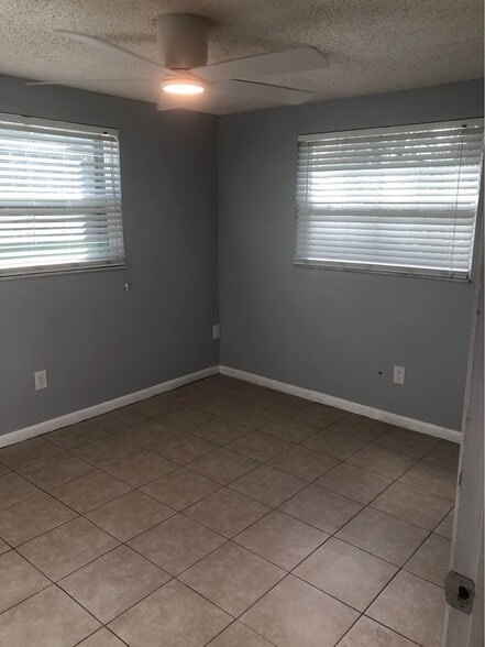 bedroom - 5208 Lloyd St