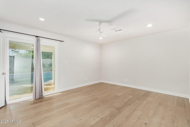 Building Photo - 3750 E Garden Dr