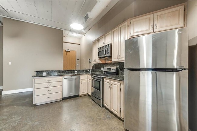 Building Photo - 2220 Canton St