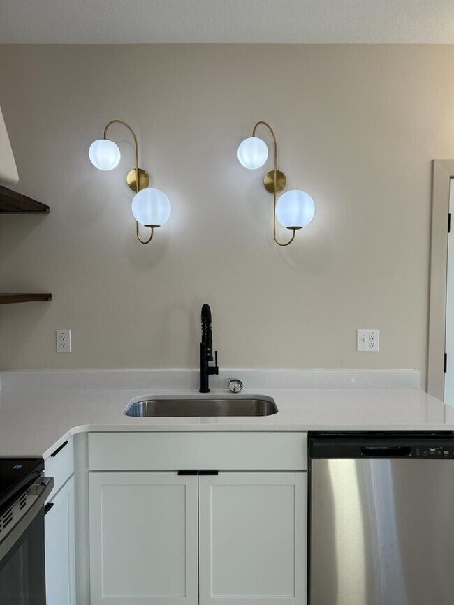 Building Photo - 940 M St SW