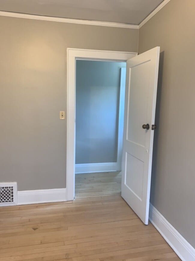 Building Photo - AVAILABLE NOW - 4 Bed, 2 Bath Chester Park...