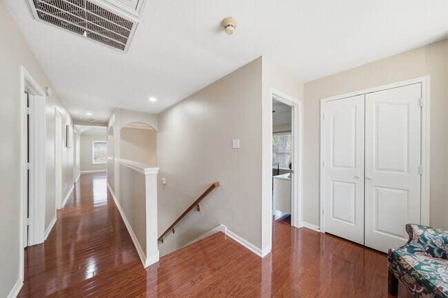 Building Photo - 4418 Ruttand Park Ln