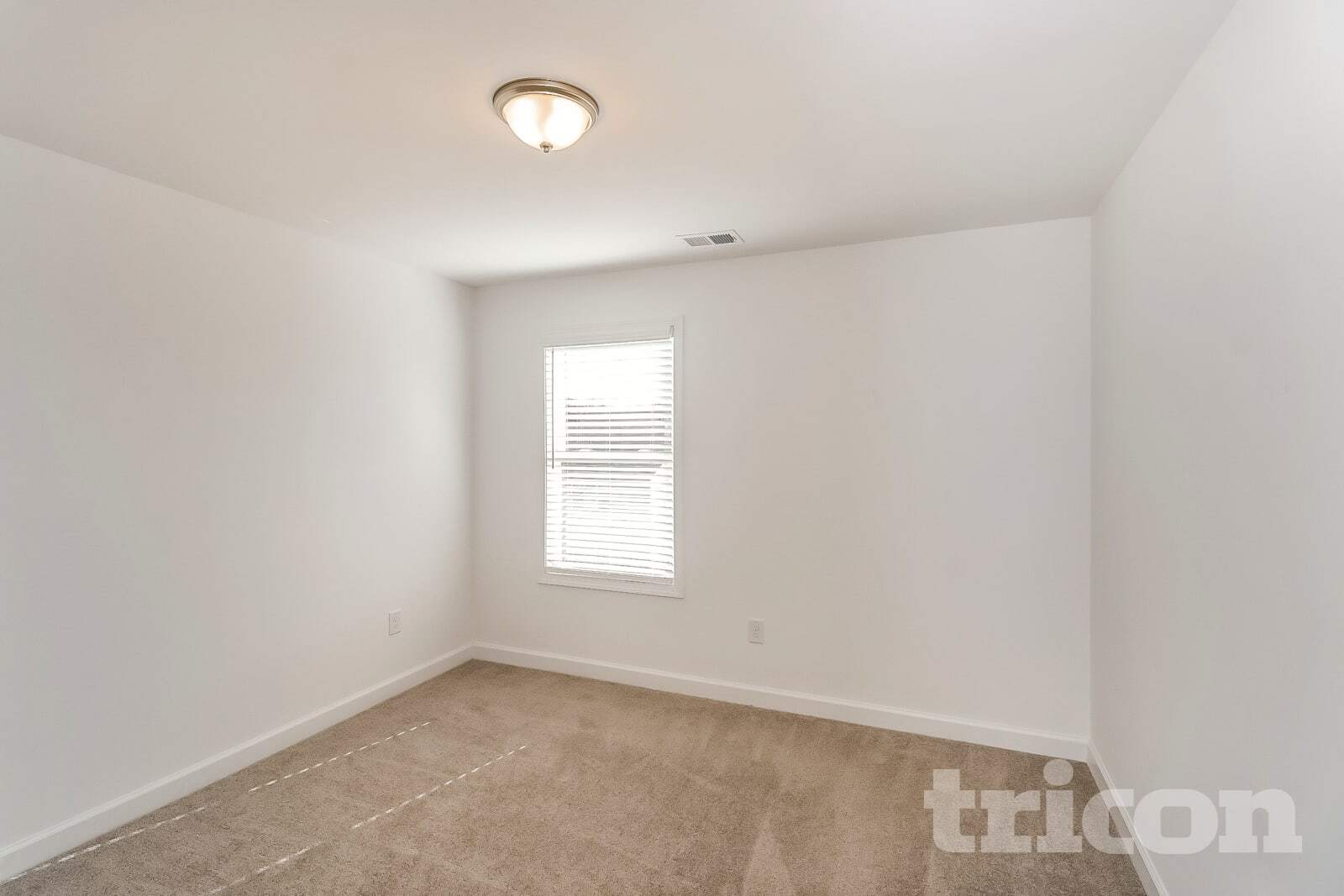 Building Photo - 165 E Rdg Wy