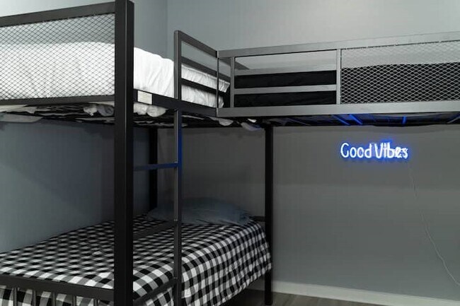 Building Photo - 7925 Brandon St