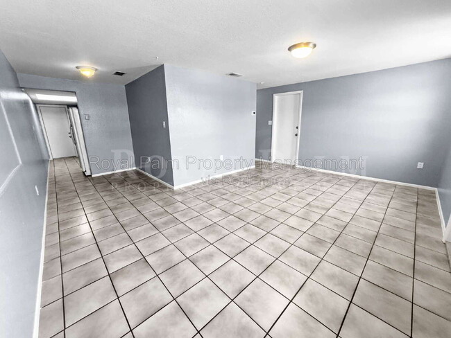 Building Photo - 6617 Warwick Cir