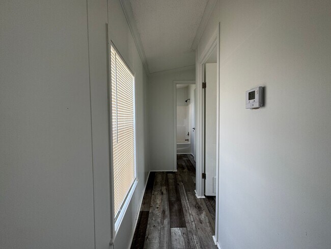Building Photo - 16206 Wood Dr
