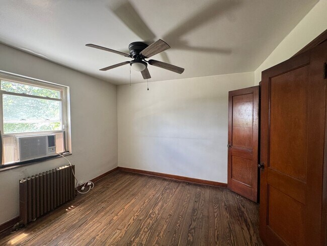 Building Photo - 701 Mehaffey St