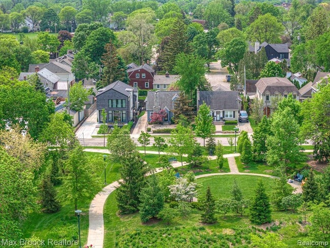 Building Photo - 328 George St