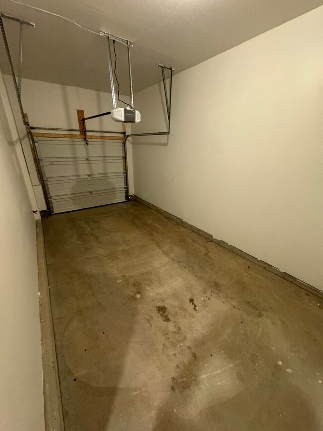 Building Photo - THREE BEDROOM NEW CONSTRUCTION PARKLAND SCHOOLS Townhome