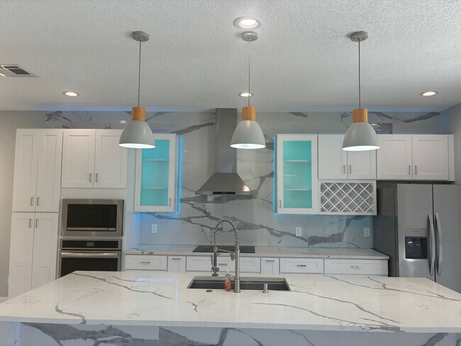 Building Photo - 2641 Emerald Island Blvd