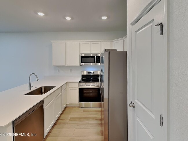 Building Photo - 594 Holly Lks Dr