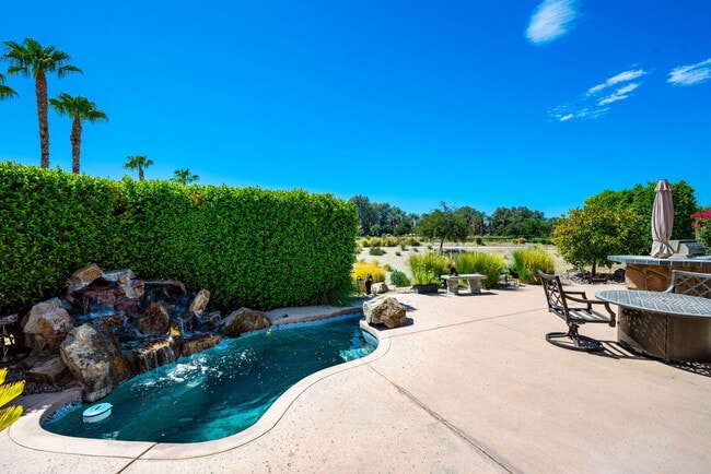 Building Photo - 60661 Juniper Ln