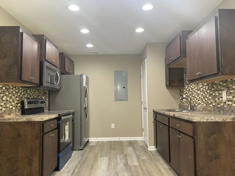 Building Photo - 406 Hedgemont Ave