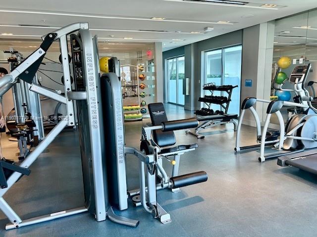 Building Photo - 1600 SW 1st Ave