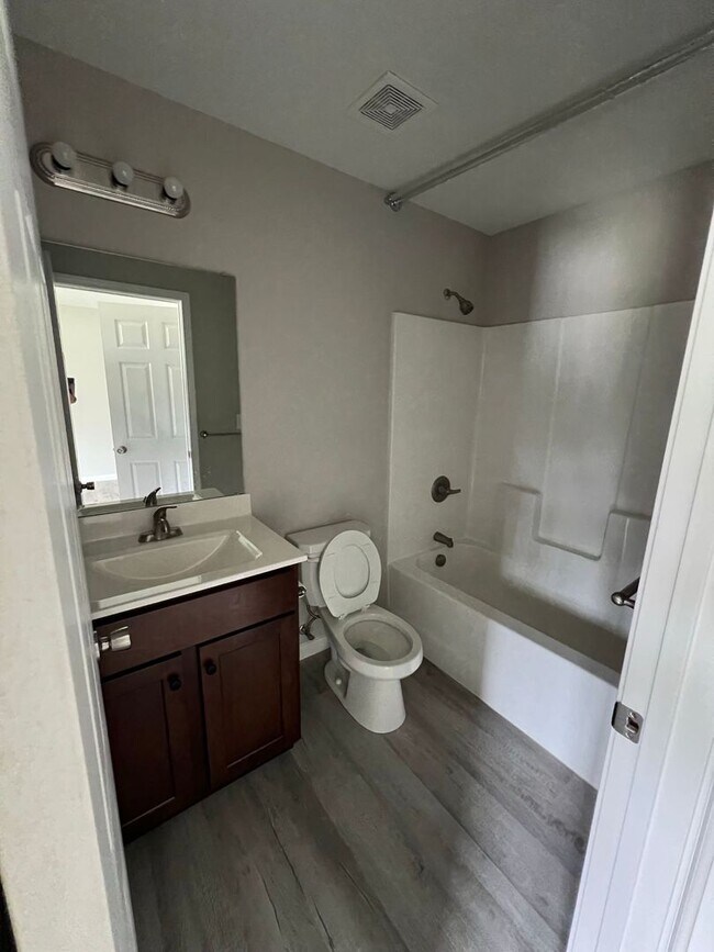 Building Photo - Newer Home in Lake Labadie Subdivision