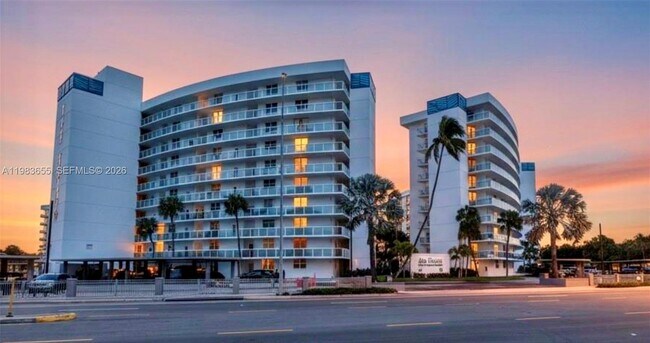 Building Photo - 2731 NE 14th Street Causeway