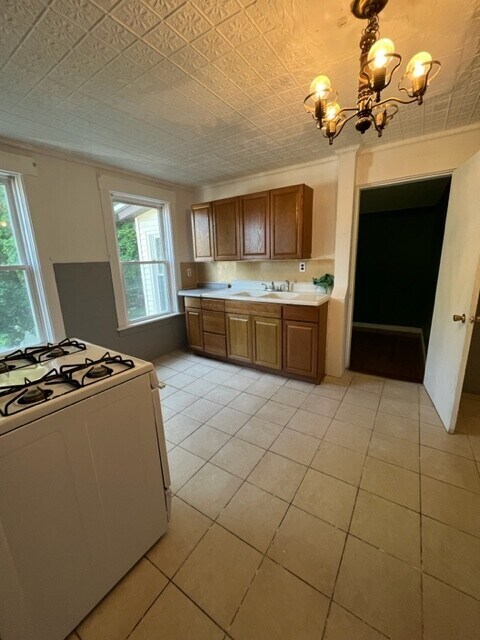 Building Photo - 20 Temple St