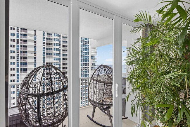 Building Photo - 1370 S Ocean Blvd