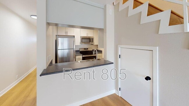 Building Photo - 309 E Surfside Dr